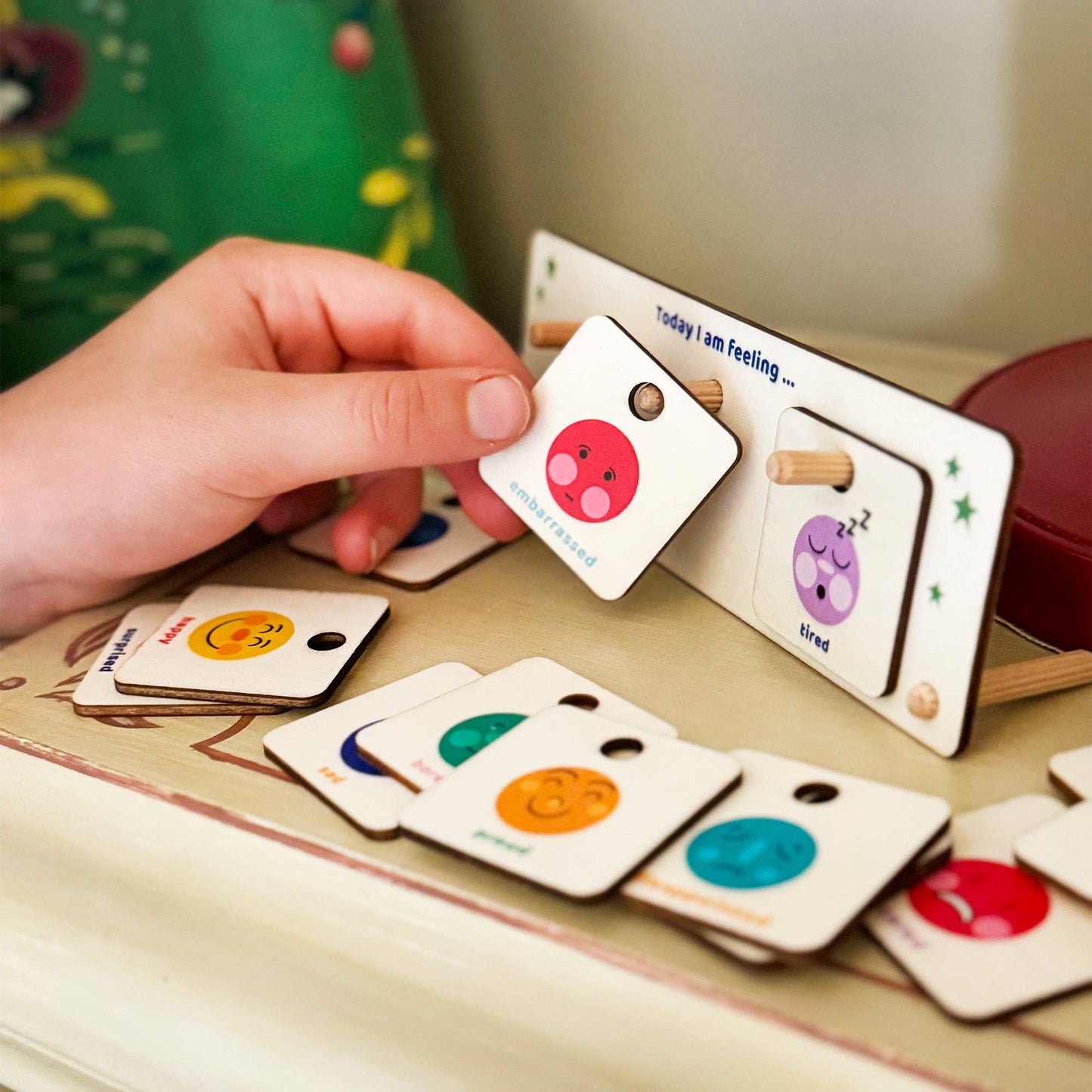 Emotional intelligence learning tool with 16 wooden feelings tokens, sustainable and plastic free