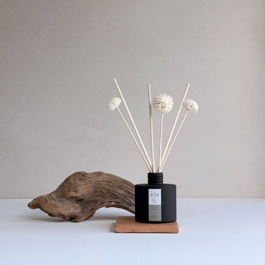 Close-up of Pause No 3a Pom Pom Diffuser, showcasing sustainably sourced Sola Wood flowers and the relaxing essential oil scent.