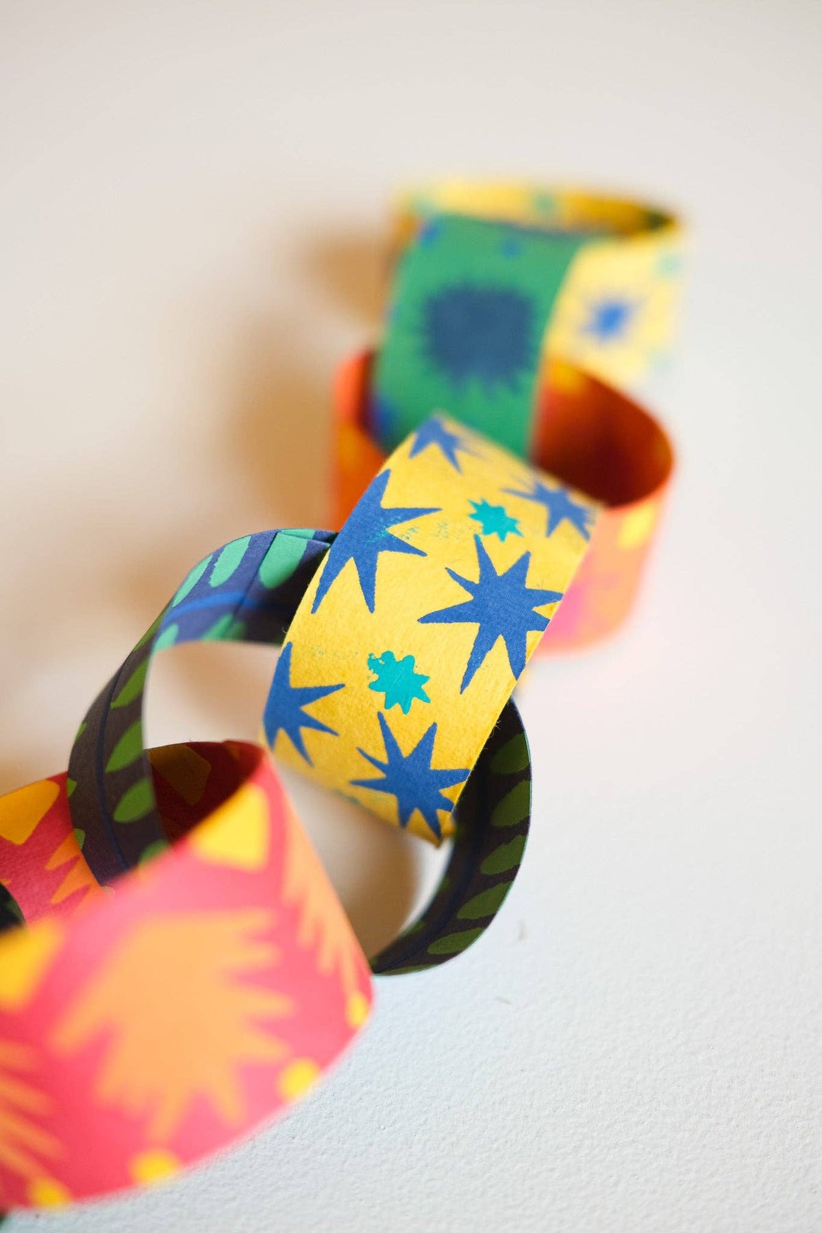 Eco-friendly party decorations 10m paper chain kit