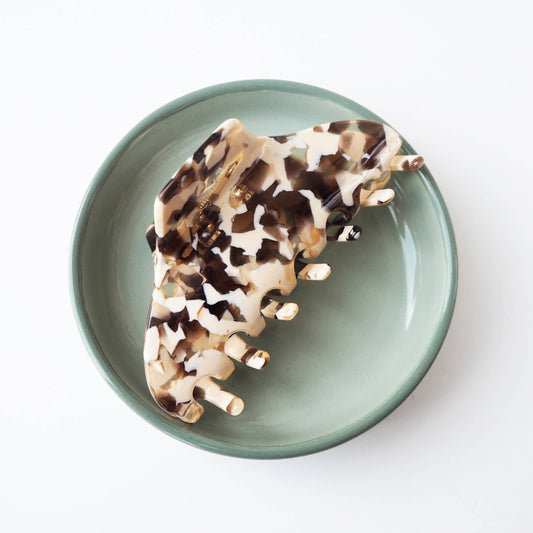Sustainable cellulose acetate hair claw clip in conch shell design