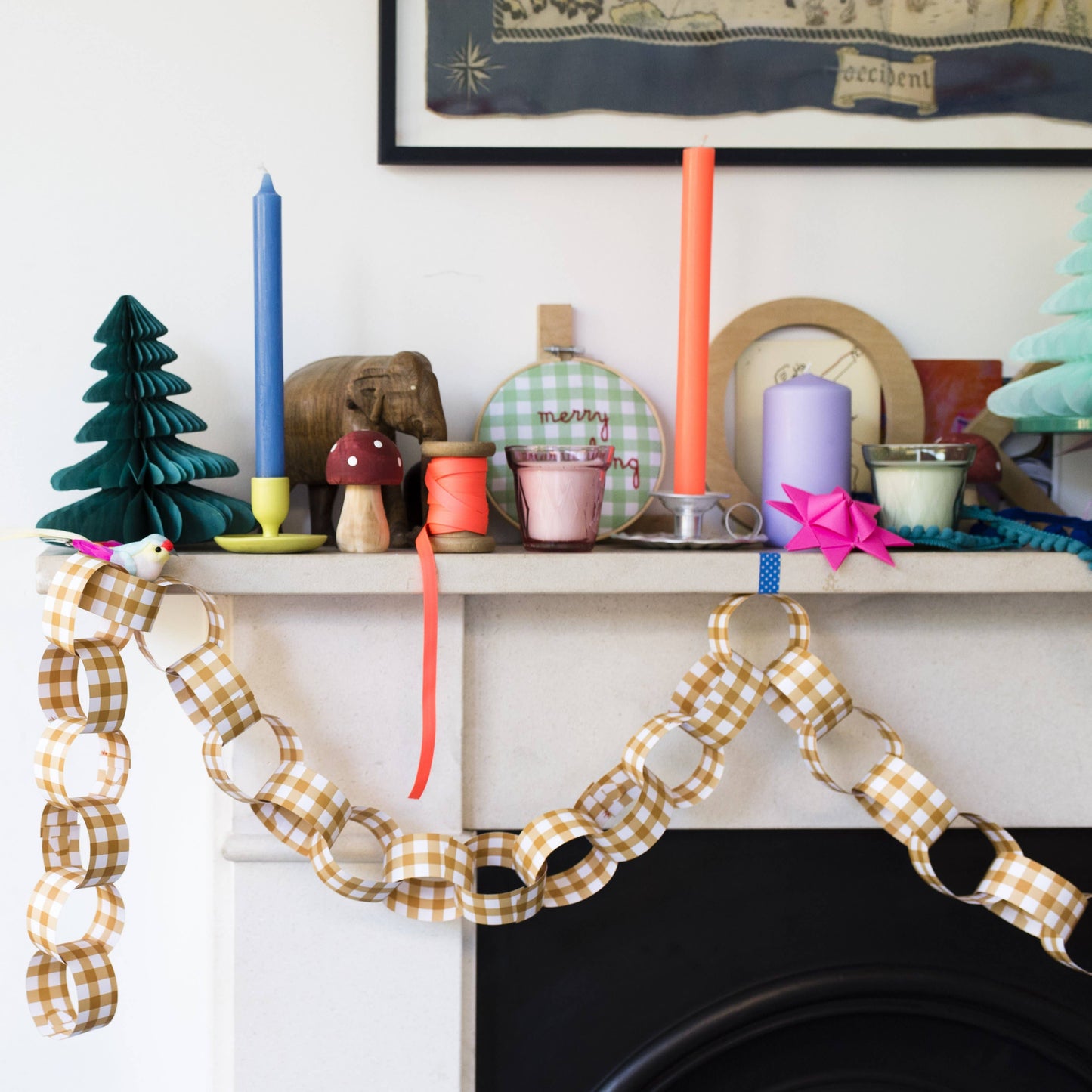 Festive gingham reusable paper chain kit with 48 pre-cut strips in assorted colours, no glue or tape needed, packaged in recyclable UK-made envelope