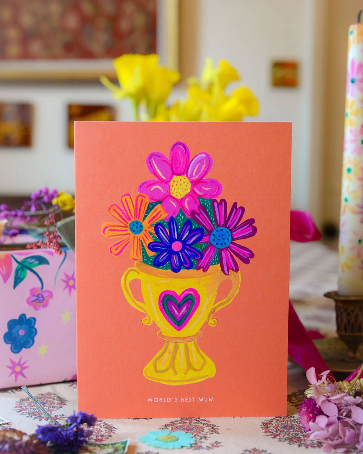 'World's Best Mum' Flower Trophy Greetings Card