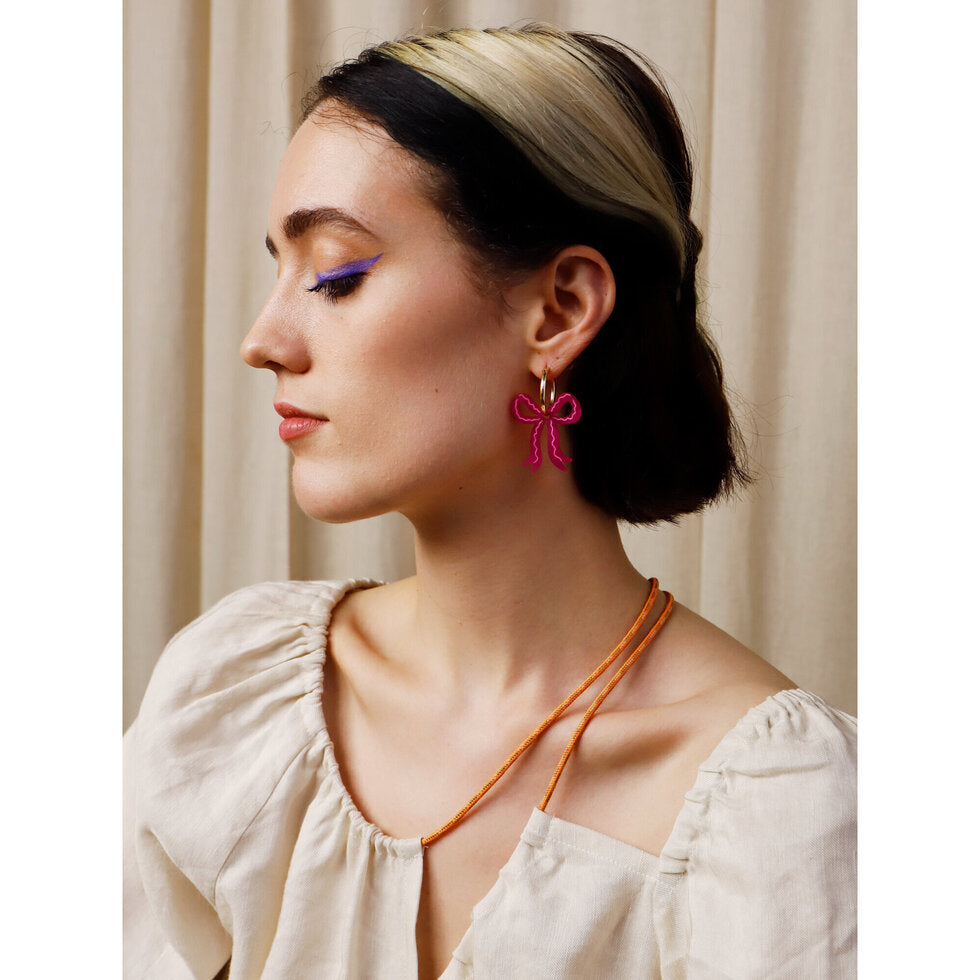 Wolf & Moon Mini Bow Hoops in Magenta