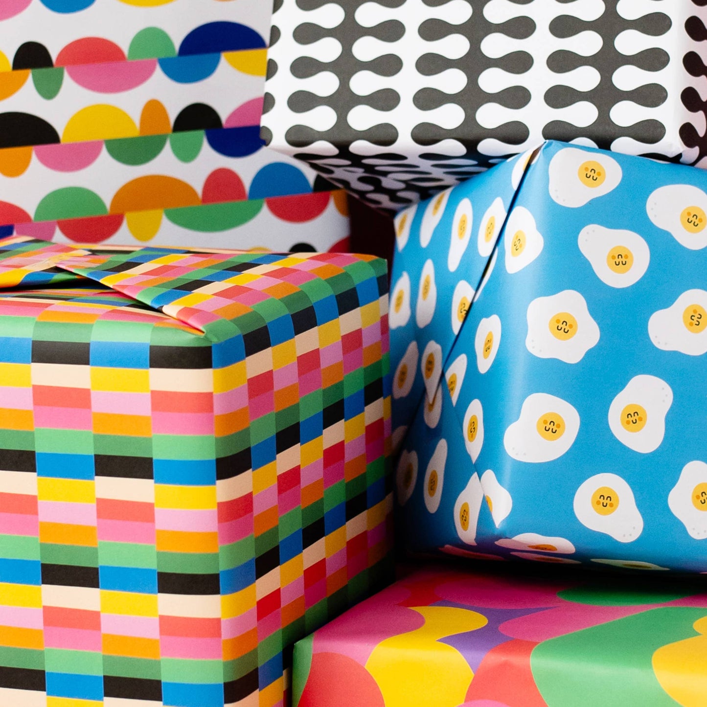 Sustainably sourced British made wrapping paper with bacon and eggs pattern