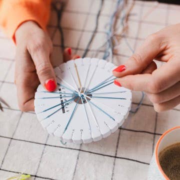 Kumihimo Friendship Bracelet Kit packaging and contents