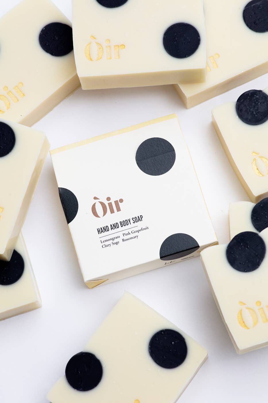 Lemongrass, Pink Grapefruit, Clary Sage and Rosemary Soap. Indulge in a lavish, eco-friendly alternative to shower gel. With a refreshing blend of zesty and herbal scents, your skin will be left feeling pampered.