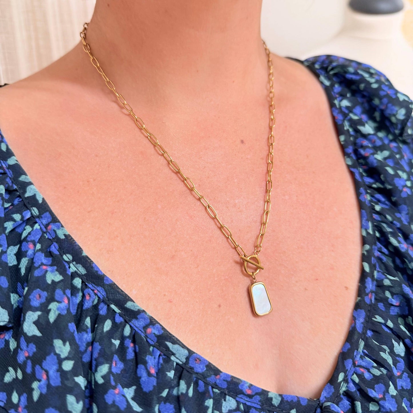 Waterproof oval link chain necklace on model