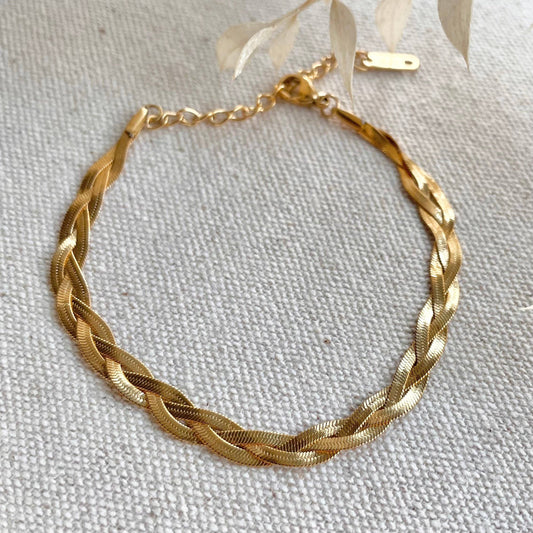 A plaited chain bracelet that sits flat to your wrist. Made of three entwined delicate snake chains. 18k gold plated bracelet. Light and comfortable enough to wear all day, and works well as a stacking piece for a more eye-catching look.