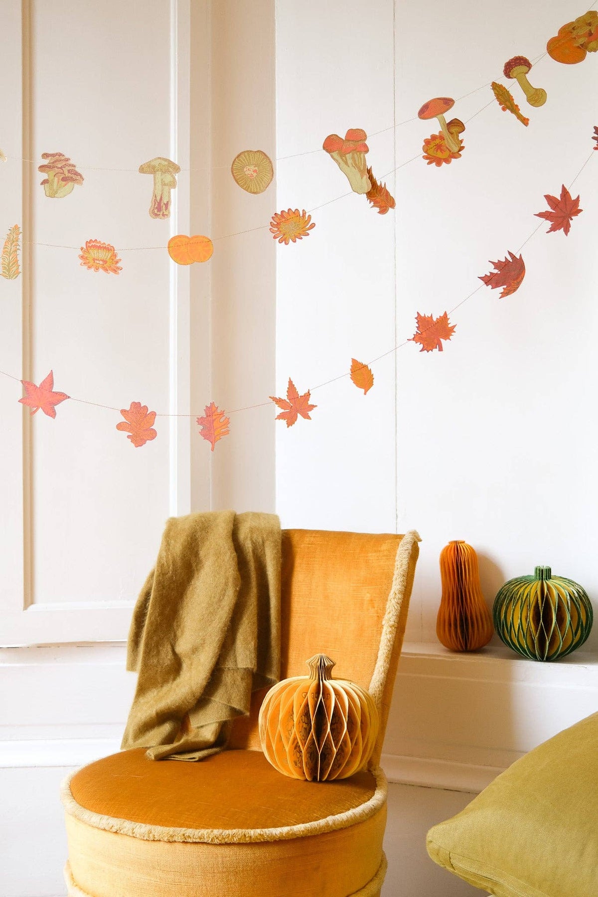 Artisanal recycled paper garland with autumn blooms