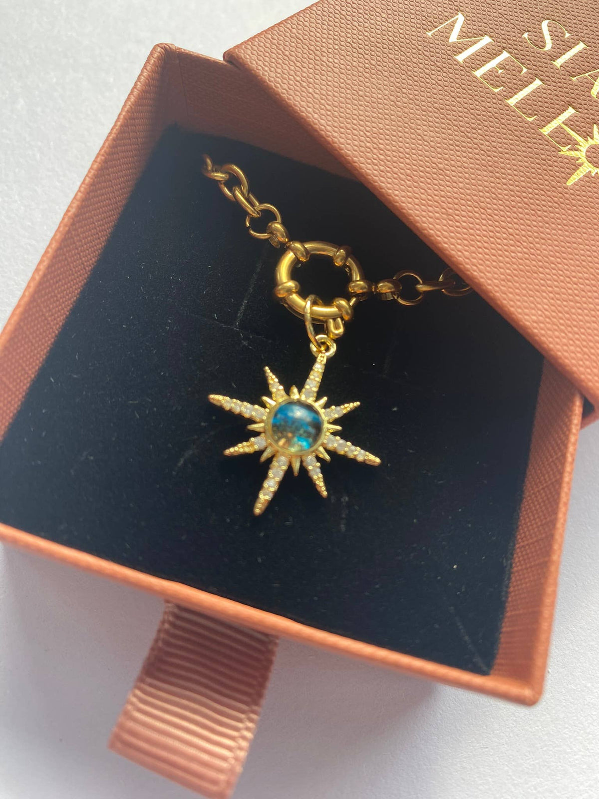 Large gold star chunky necklace by Forget Me Not and Green