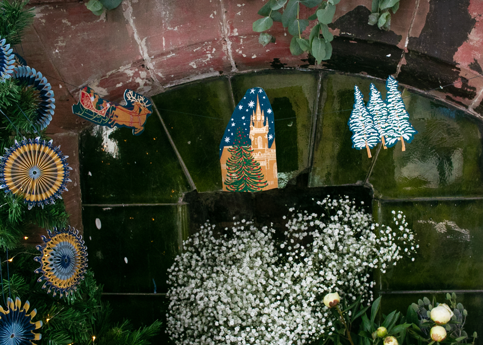 Screen printed Skyline Sewn Garland by East End Press with festive night time skyline images on recycled paper

3 metres long

Includes 10 paper shapes, sewn along strong cotton thread