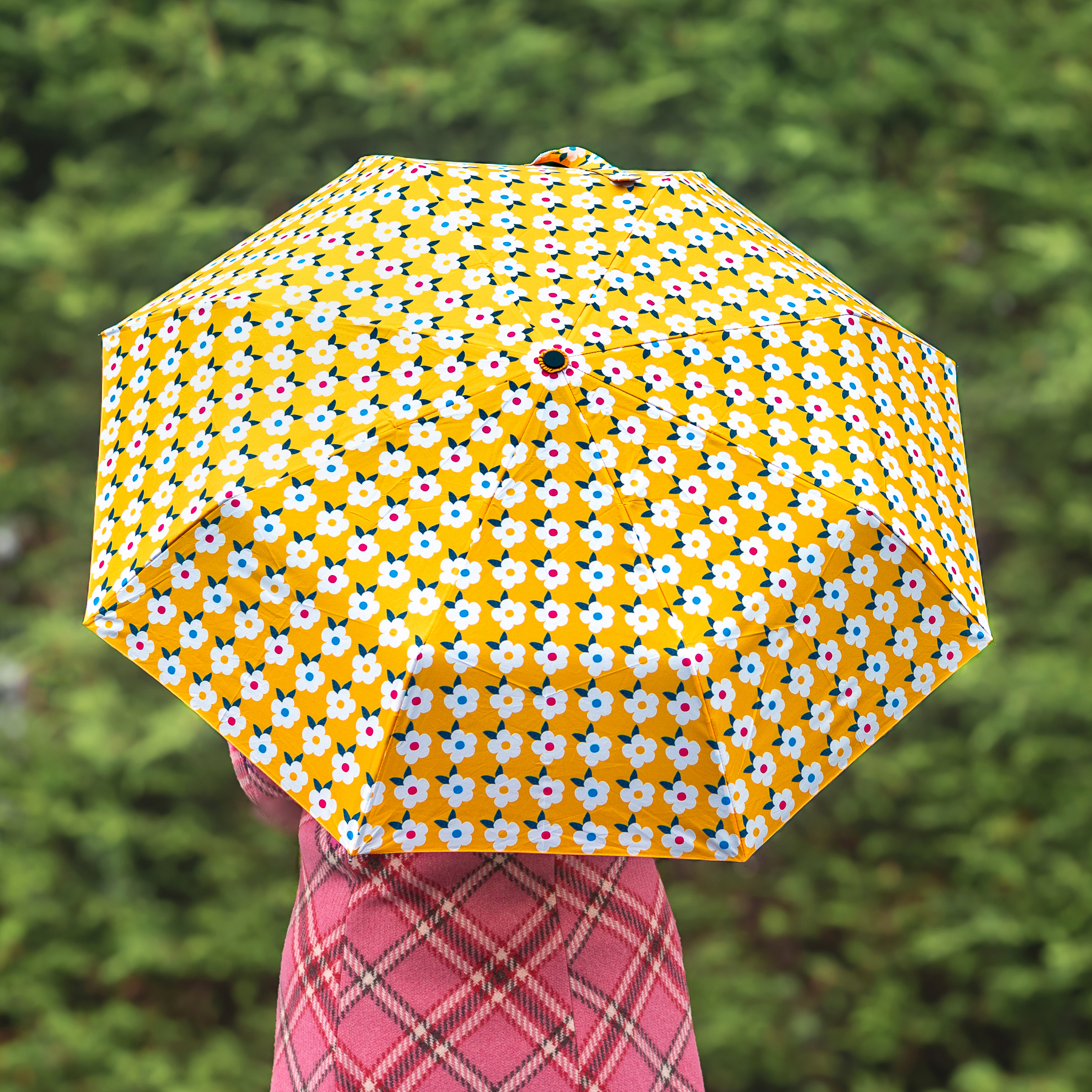 Retro flowery folding umbrella in a stylish vintage print