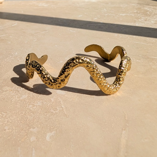Everyday Gold Dimple Wave Bangle in polished gold finish