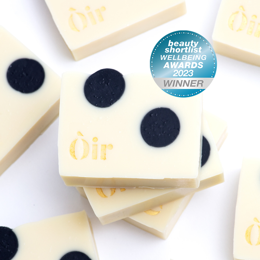 Handmade vegan soap with lemongrass, pink grapefruit, clary sage, rosemary in recyclable packaging by Oir