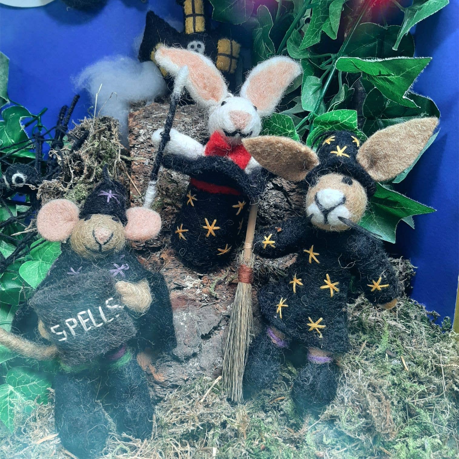 Handmade felt Halloween hare decoration wearing witch costume, star-embroidered dress, sustainable and eco-friendly artisan product