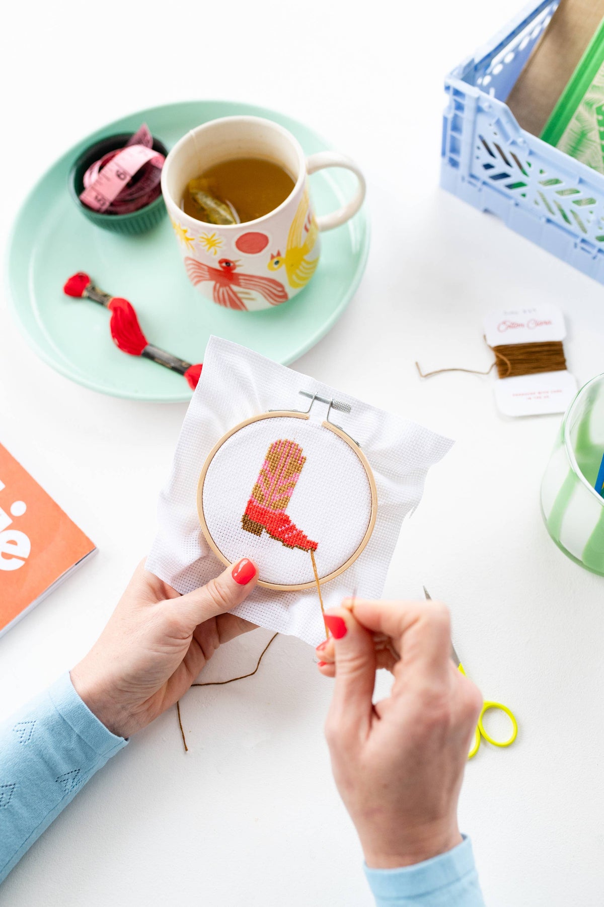 Beginner cross stitch kit with 11cm embroidery hoop