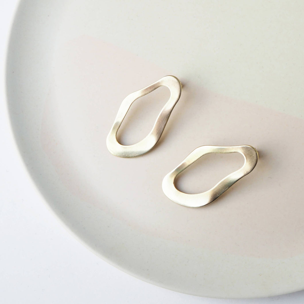 Pool Statement Stud Earrings in Gold Wavy Drop