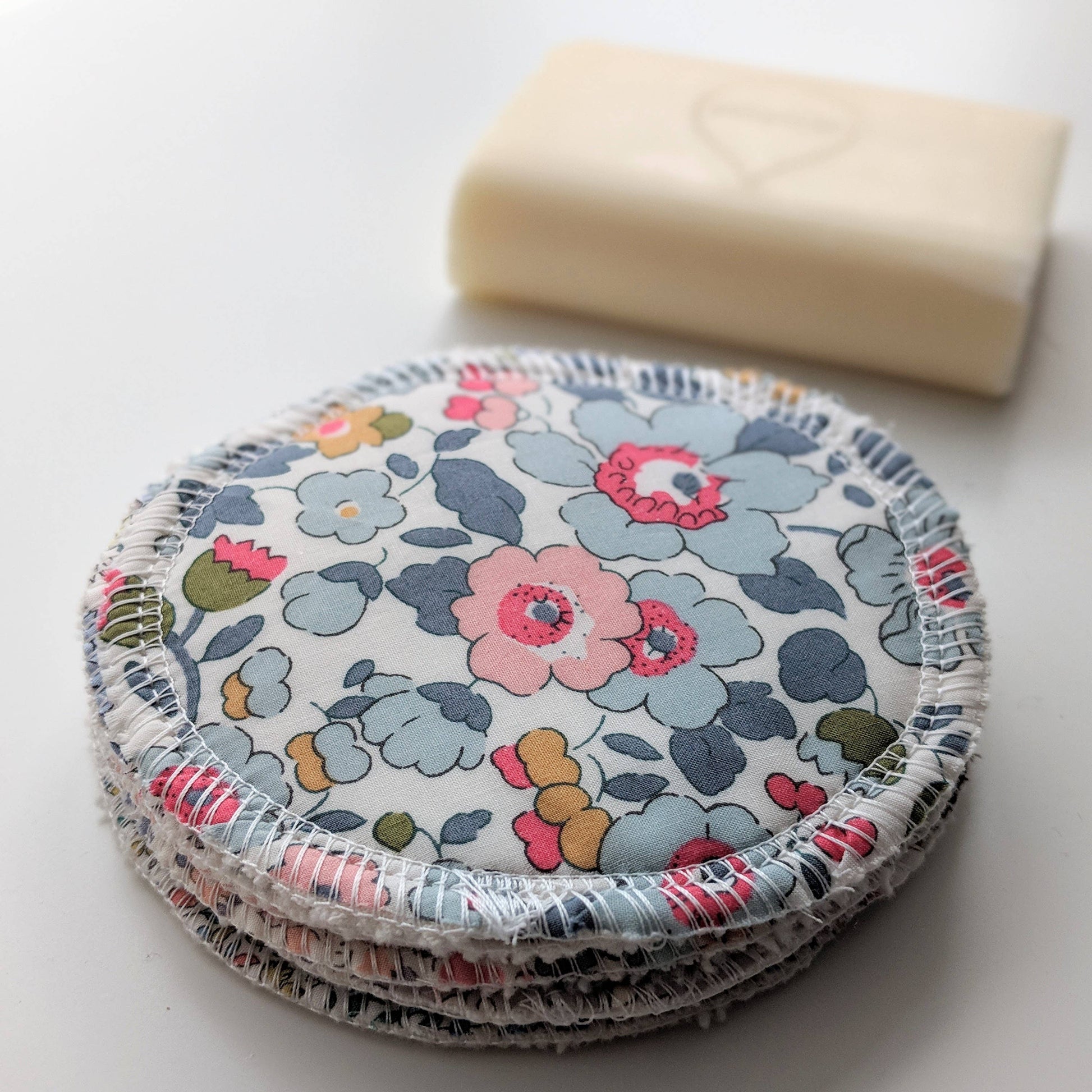 Liberty print face wipes in a tin