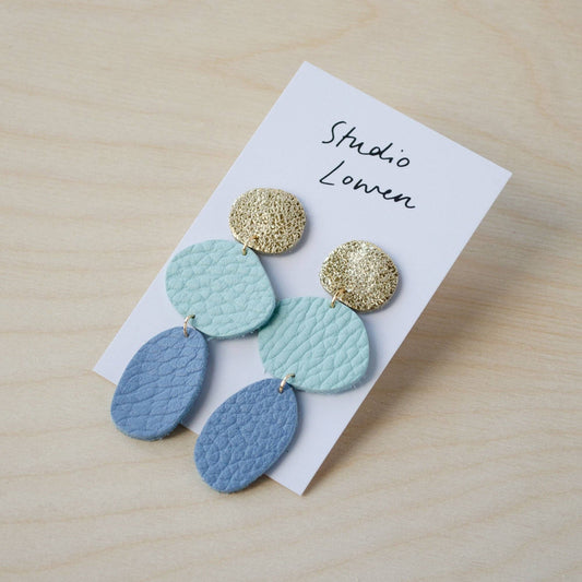 These dangle earrings are beautiful, statement and minimalist whilst also being very lightweight and easy to wear.
"Coastal - Seaglass" these contain the colours Shimmer Gold, Powder Blue and Seaglass 