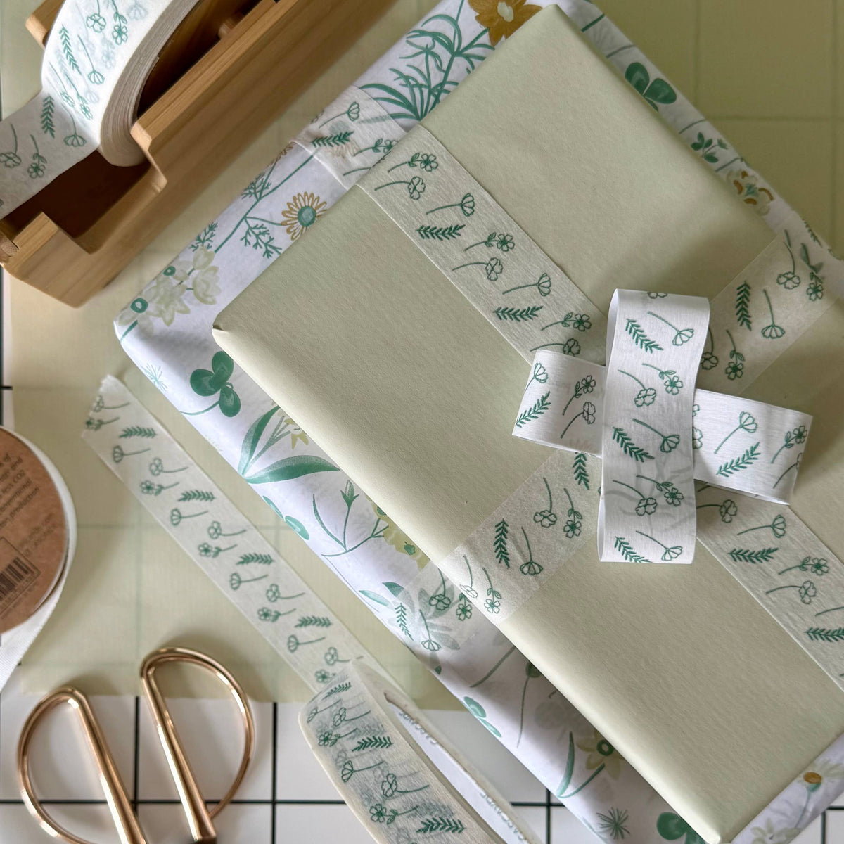 Recyclable white kraft paper tape with green leaf pattern