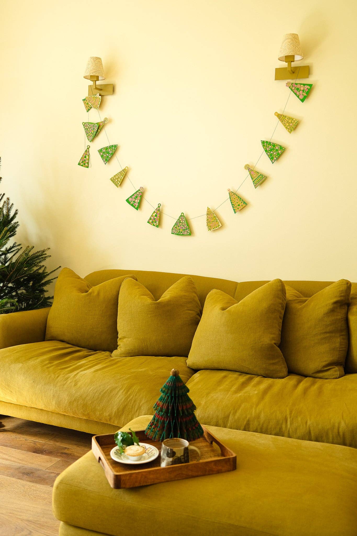 Long 3-metre garland with midcentury tree pattern