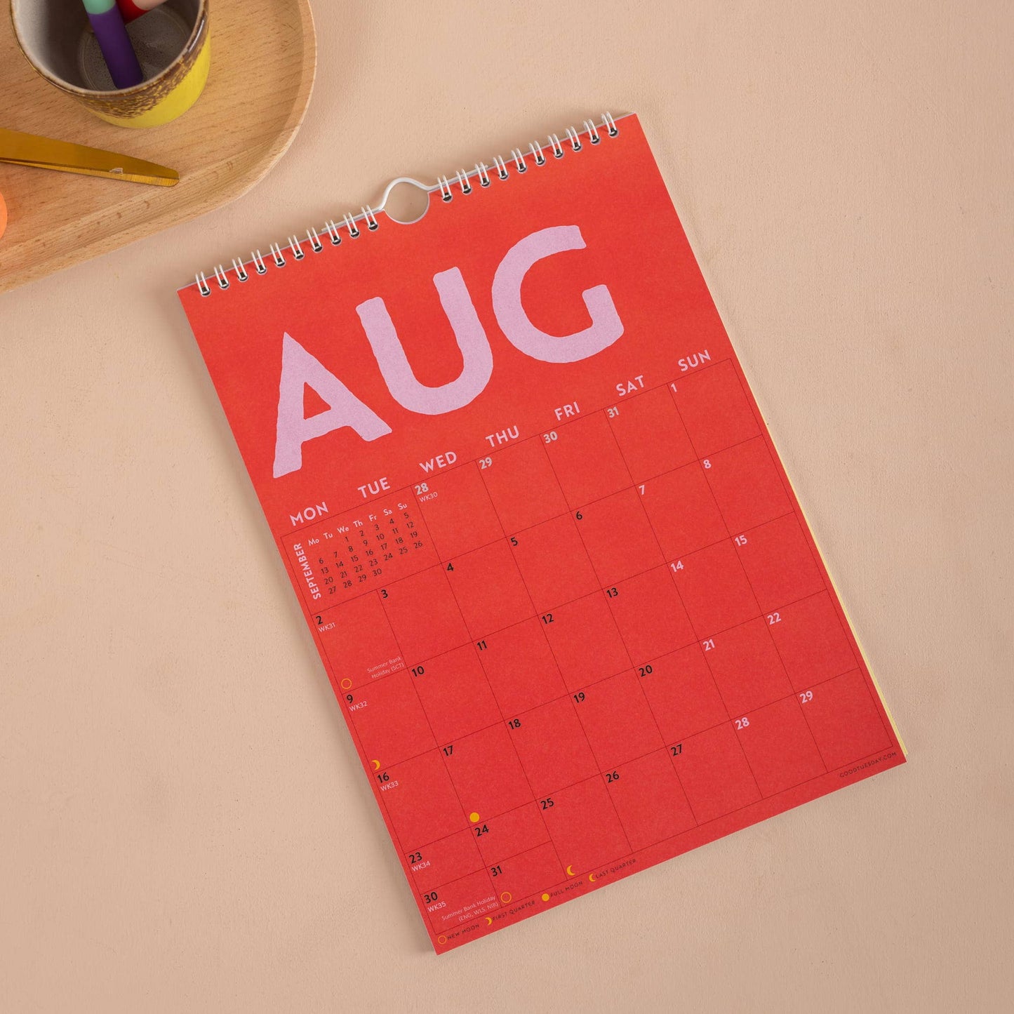 Overview of dates, moon phases, and week numbers in the 2027 calendar
