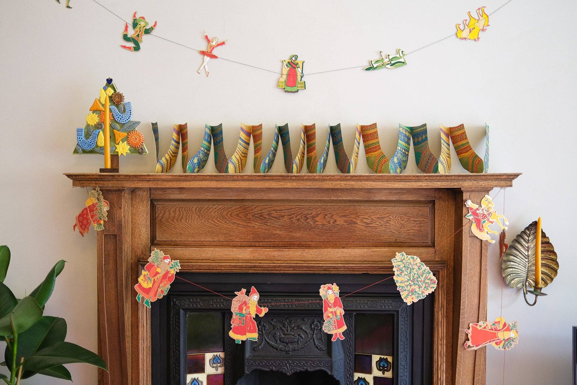 Recycled paper festive garland, ideal for table decoration