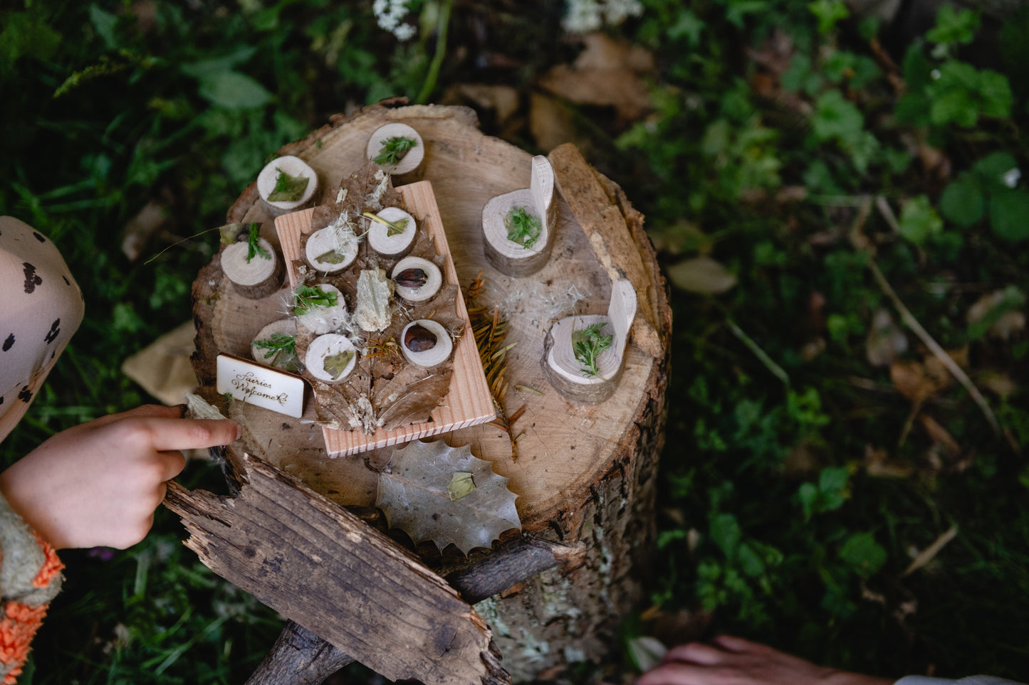 Fairy Garden Kit with UK-grown wooden thrones, stools, tabletop, jute pouches, beach pebbles, wooden plates, Fairies Welcome sign, all stored in natural jute bag.