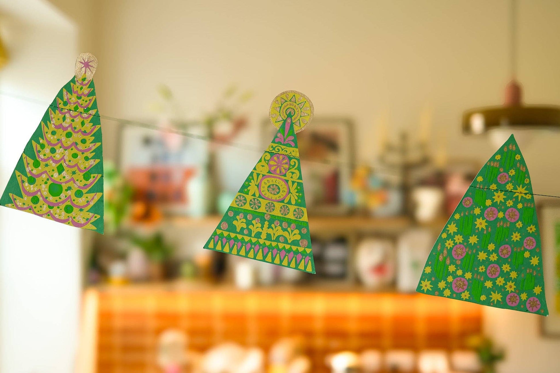 Vibrant midcentury tree garland, perfect for festive occasions