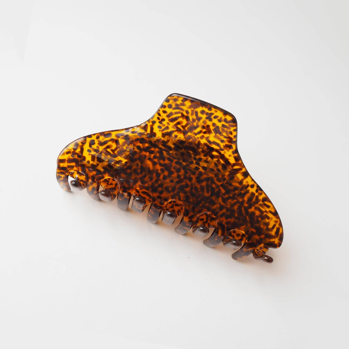 Missy Hair Claw in Marmite brown acetate - front view