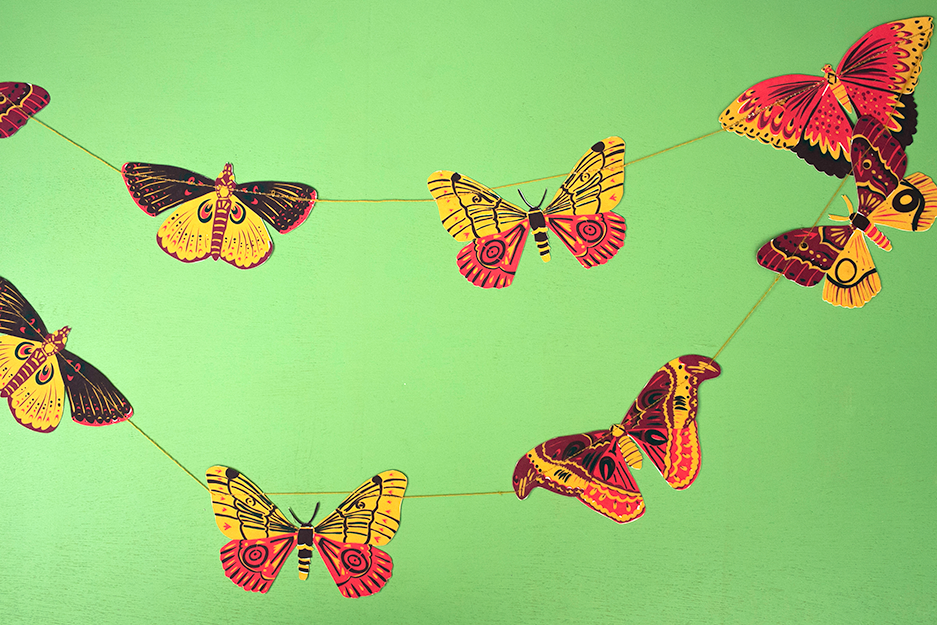 Butterfly garland packaging and product details