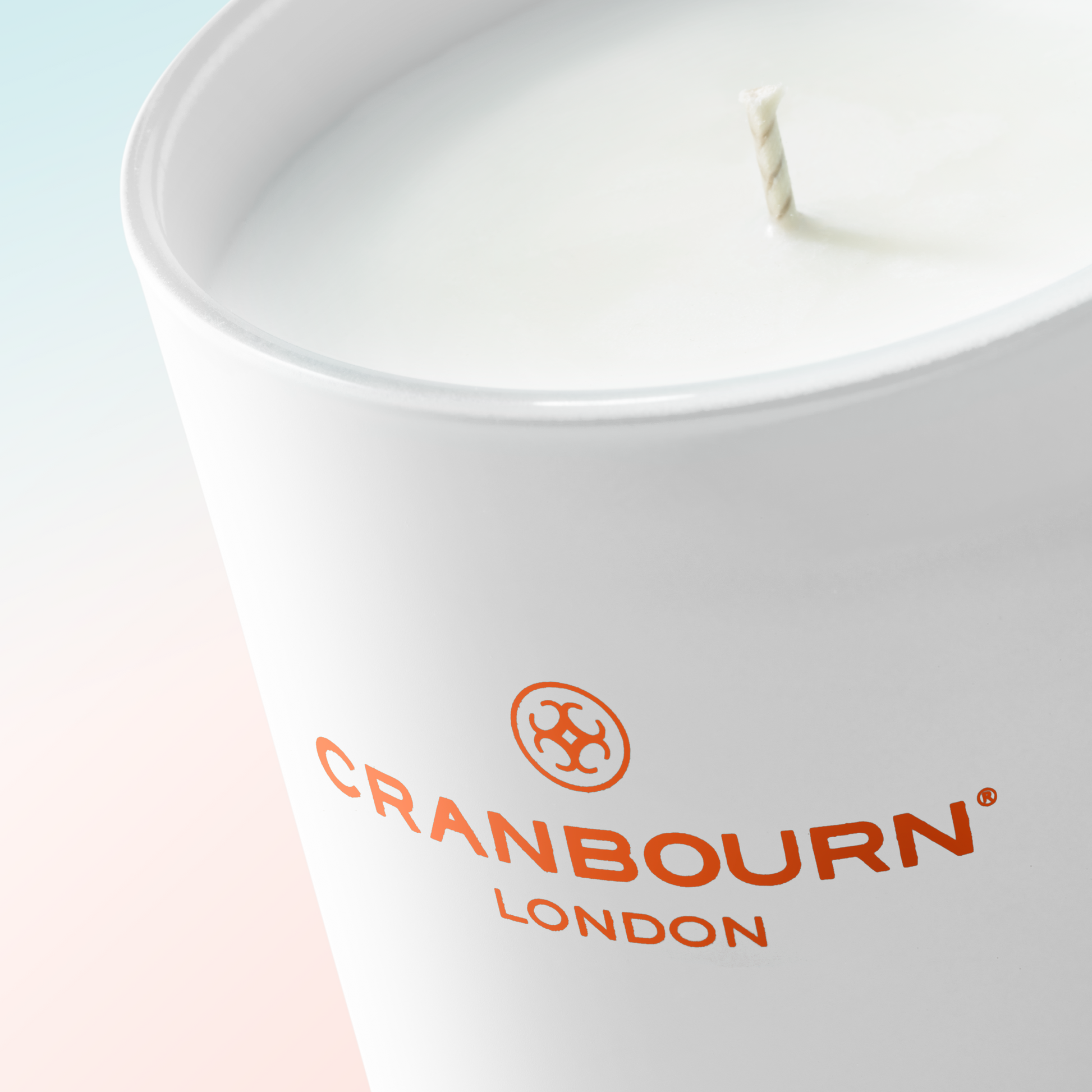 English Garden™ scented candle in elegant hand-finished glass, floral scent with rose, lily, violet, cyclamen, lavender, patchouli, and musk; handmade in the UK with sustainable vegetable and bees wax.