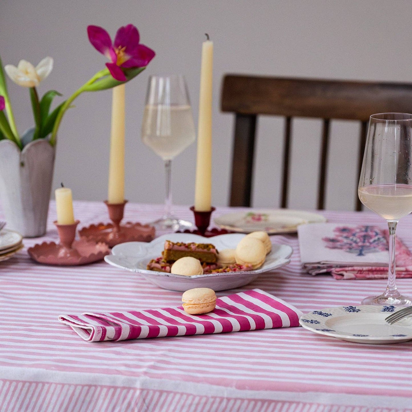 Eco-friendly dining decor with pink stripe napkins