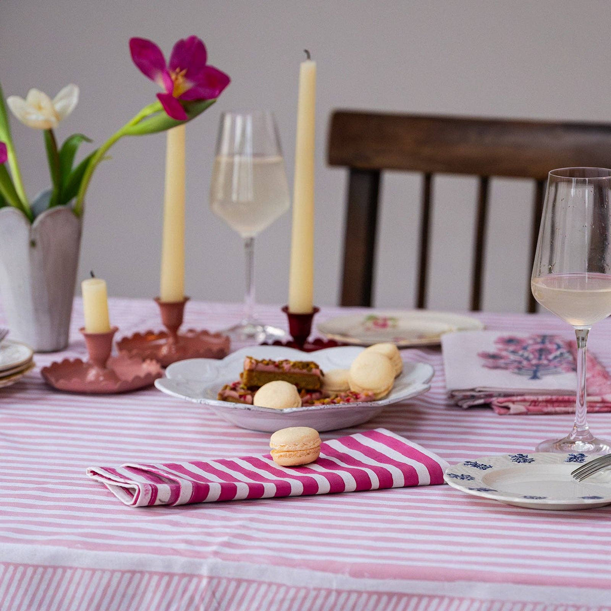 Eco-friendly dining decor with pink stripe napkins