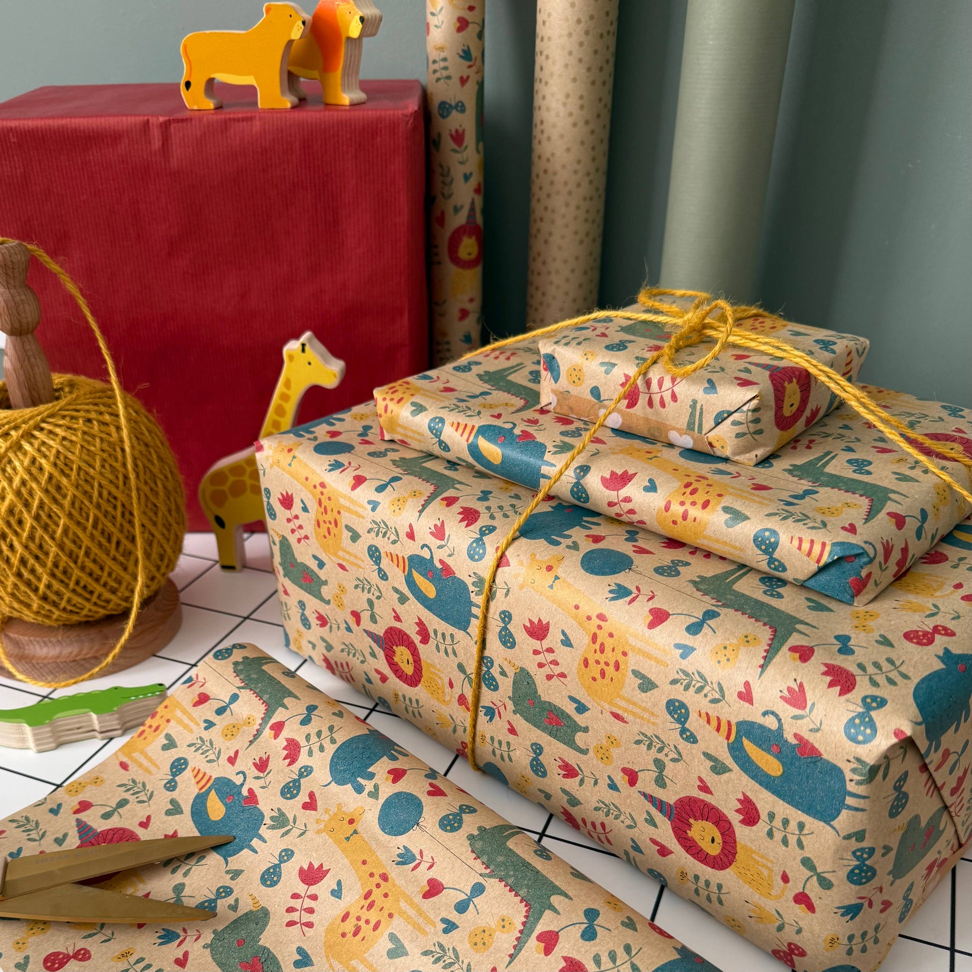 Animals Eco Friendly Gift Wrap, 5m roll, 500mm wide, recycled kraft paper with animal design, sustainable, recyclable children’s wrapping paper