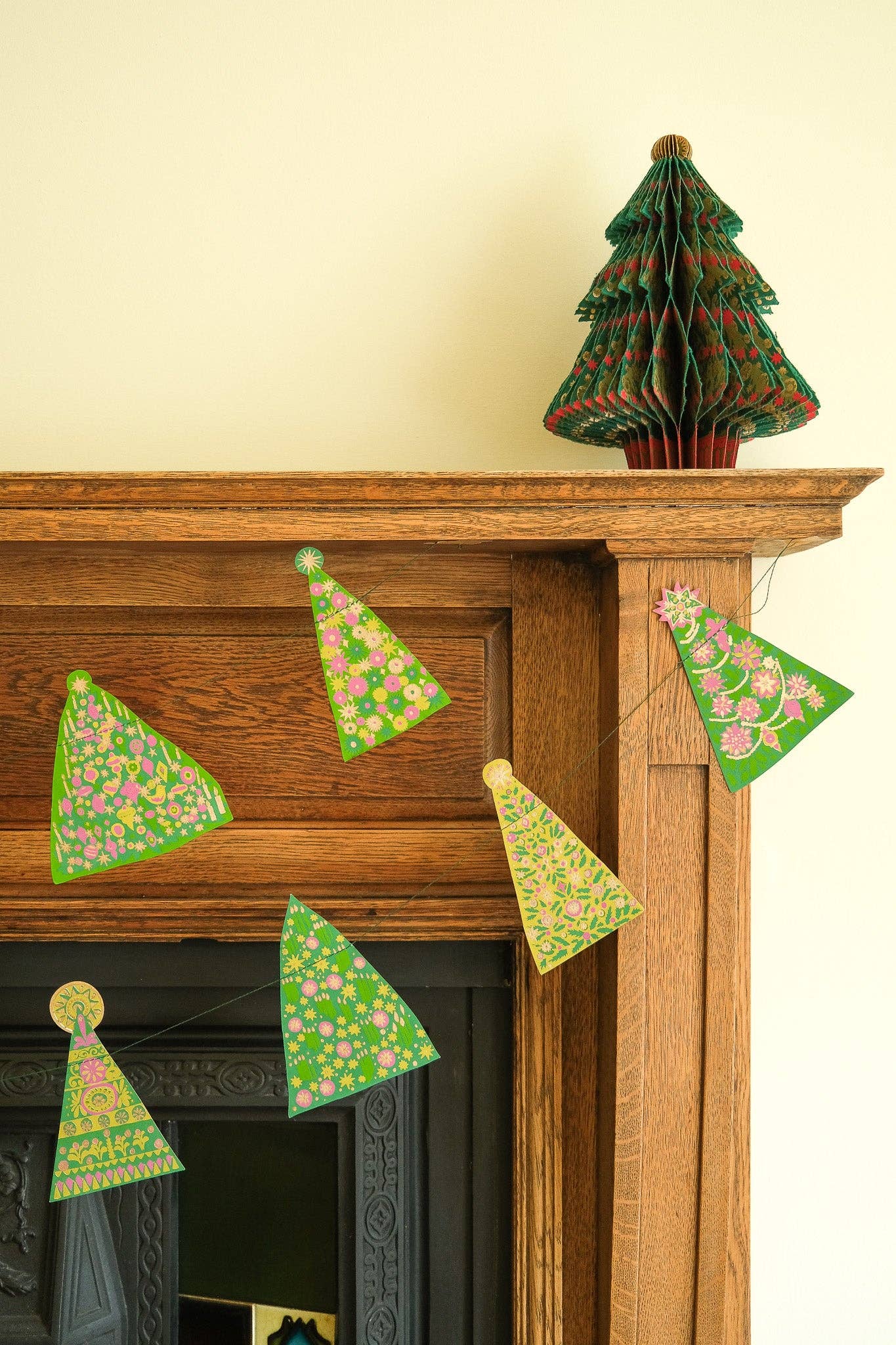Sustainable and stylish Christmas garland