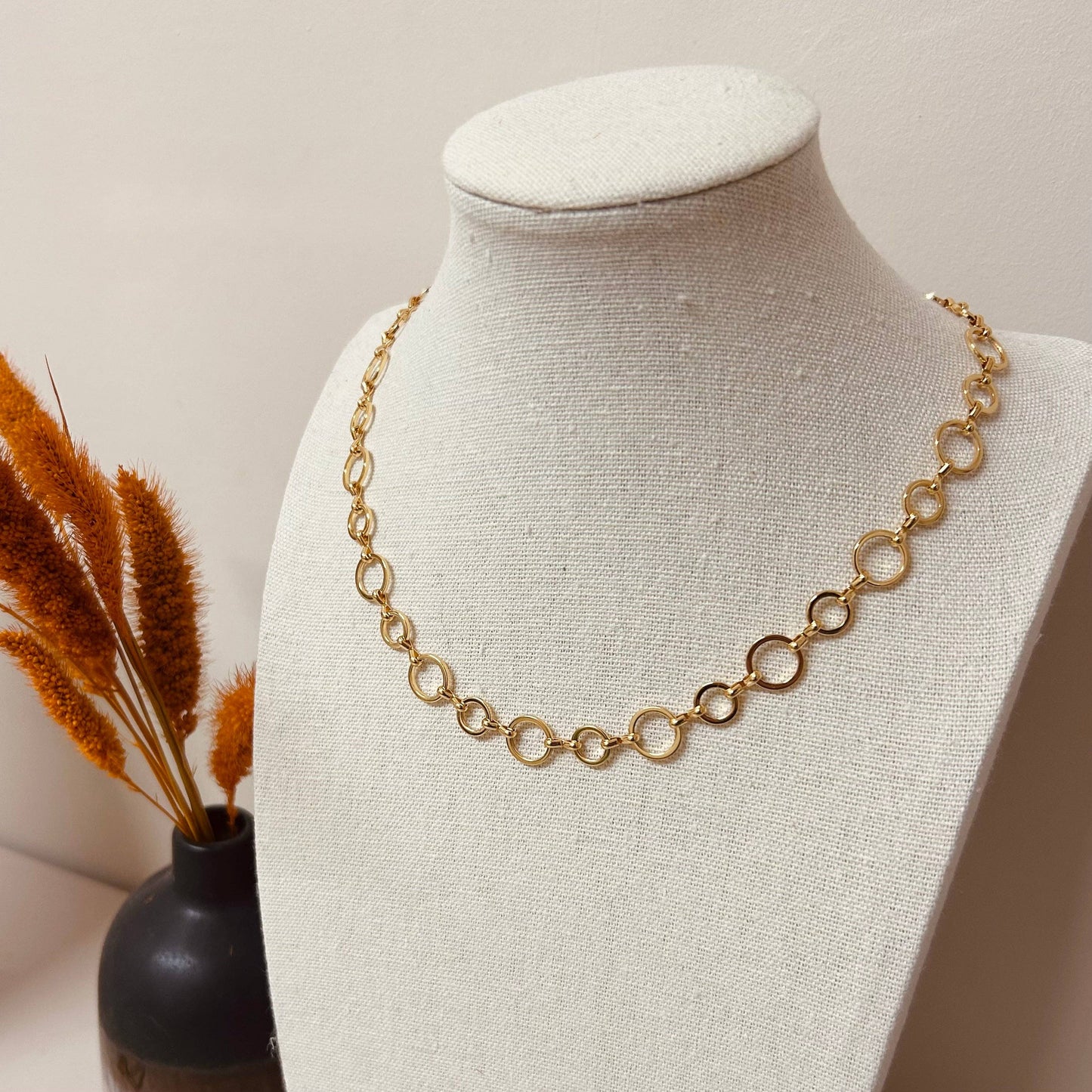 Little Nell gold-plated retro circle chain necklace, adjustable and tarnish-resistant