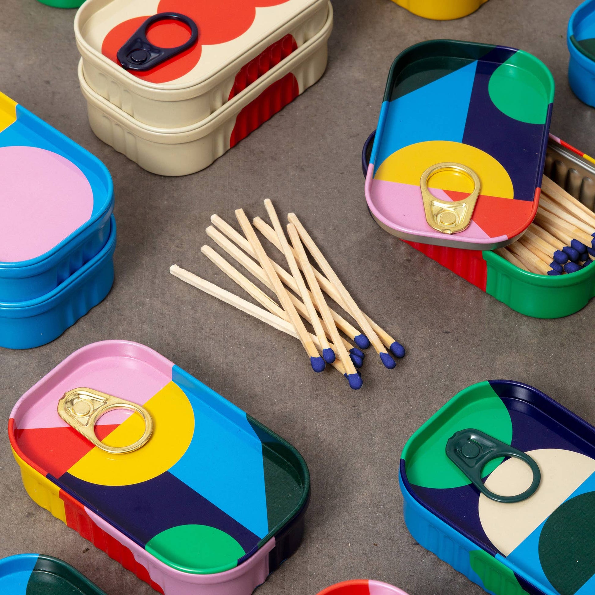 Block Design Tinned Safety Matches & Striker in decorative keepsake tin