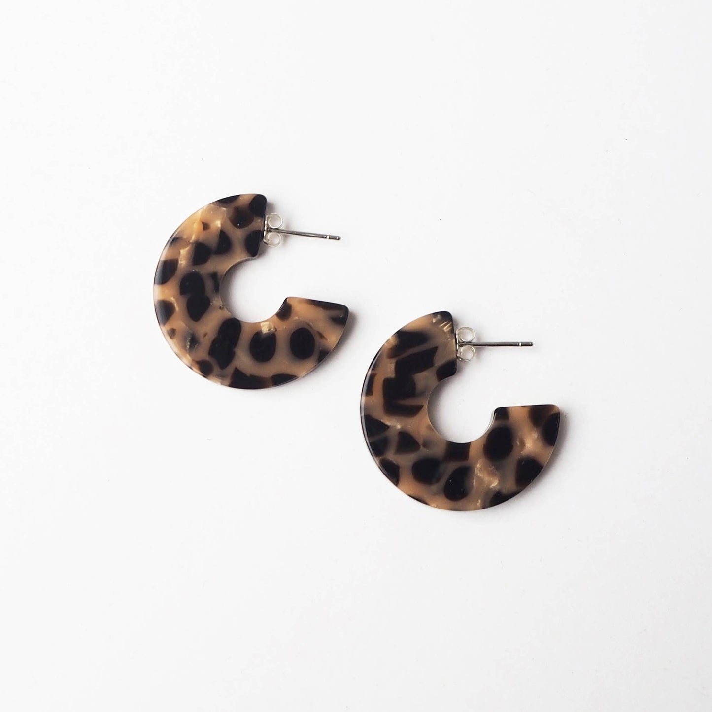 Karamell Statement Acetate Resin Hoop Earrings in caramel brown and black