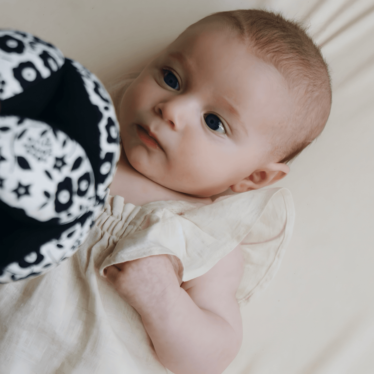 Organic cotton sensory ball for babies with attachment loop