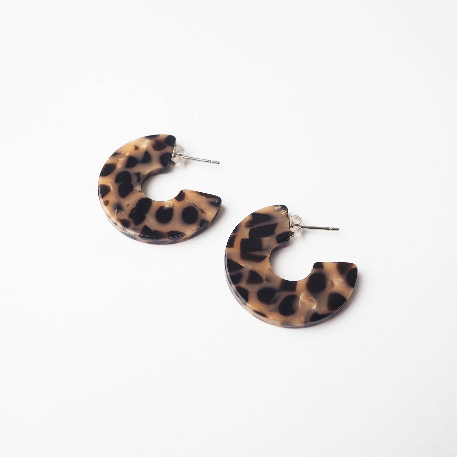 Sustainable Italian acetate hoop earrings showing the unique patterned detail