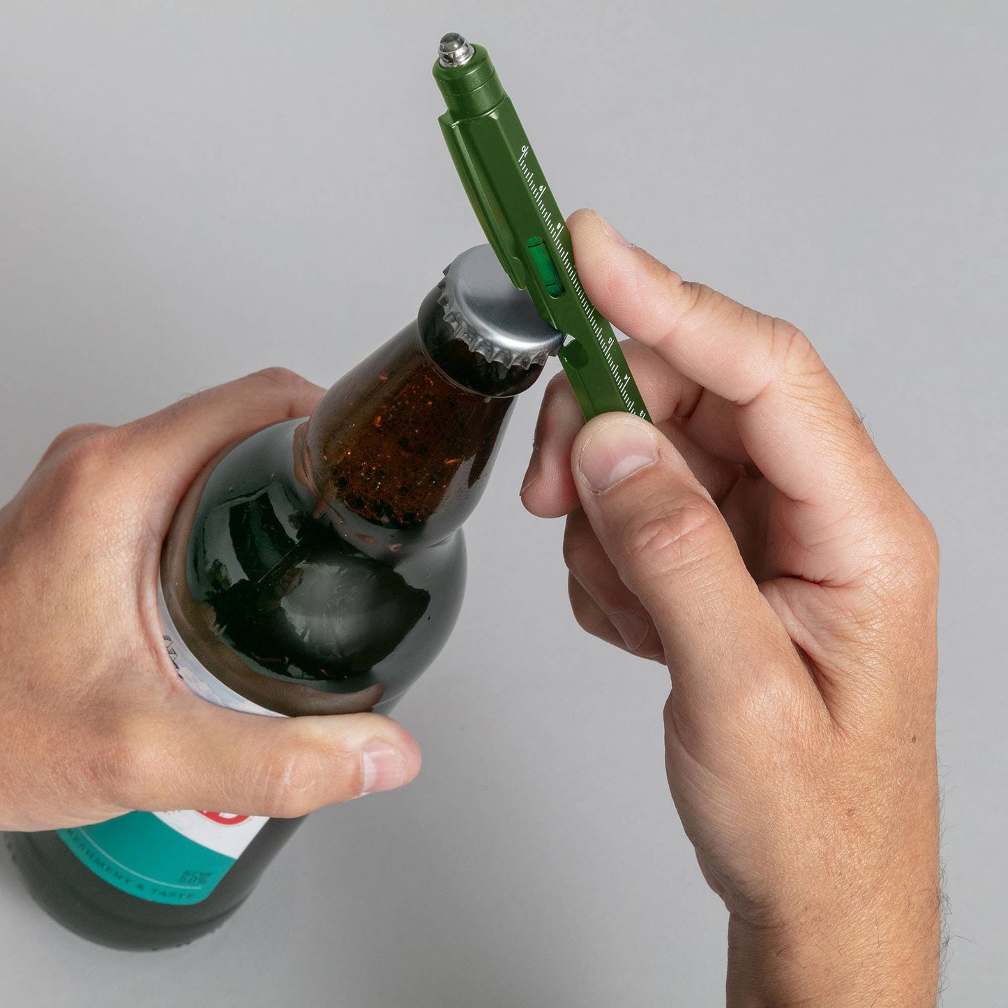 Measuring scale and stylus features of the tool pen